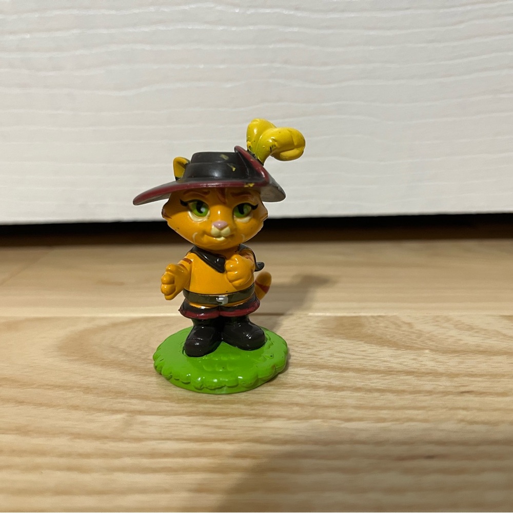 Shrek Mini Puss In Boots Action Figure Toy